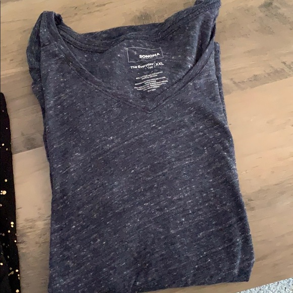 2 T-Shirts - New - Picture 2 of 3